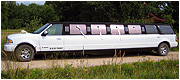 Didelis baltas limuzinas Lincoln Navigator Klaipėdoje
