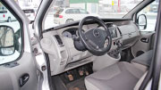 Mikroautobuso Opel Vivaro vairuotojo vieta